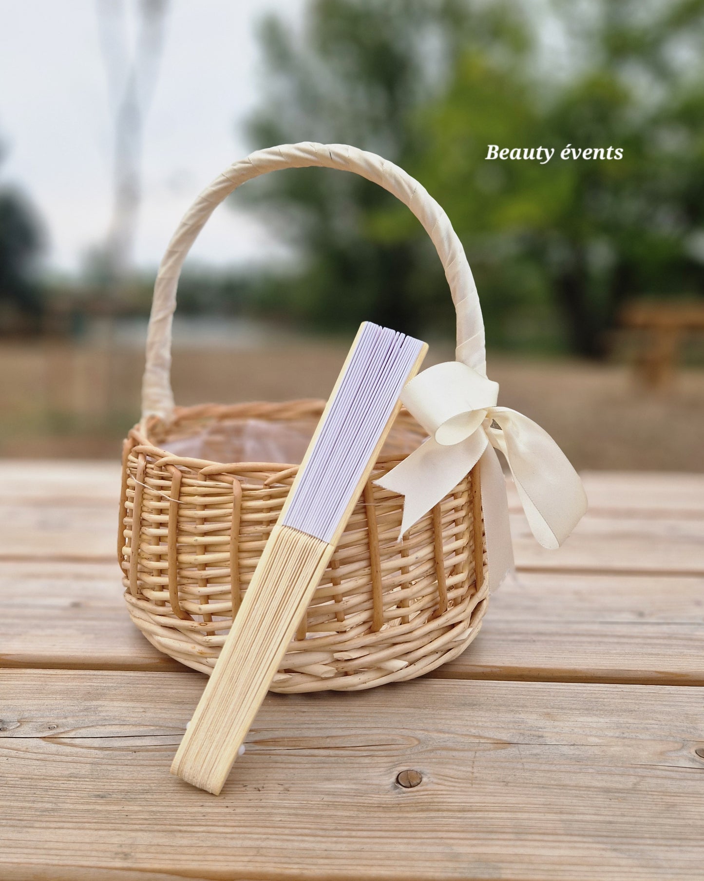 Éventails en bambou et papier blanc - Lots mariage & événements
