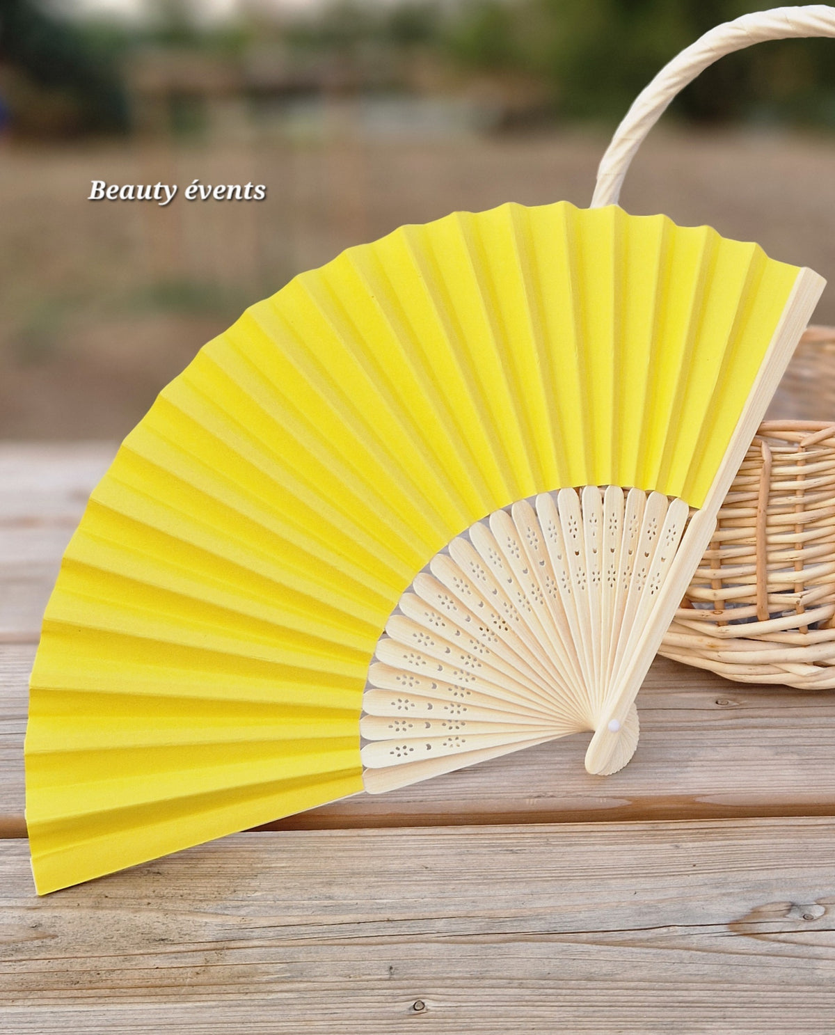 Éventail pliant bois & papier jaune - Beauty Events
