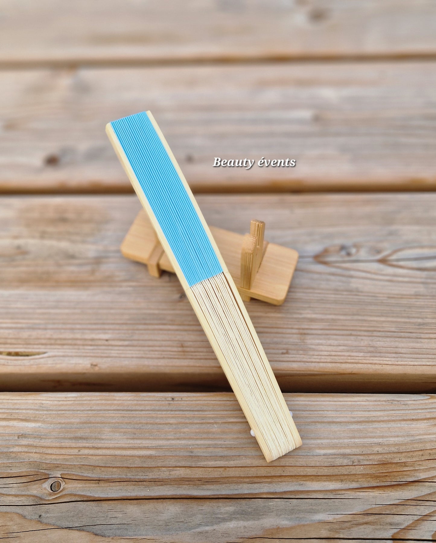 Éventail pliant bois & papier bleu - Beauty Events