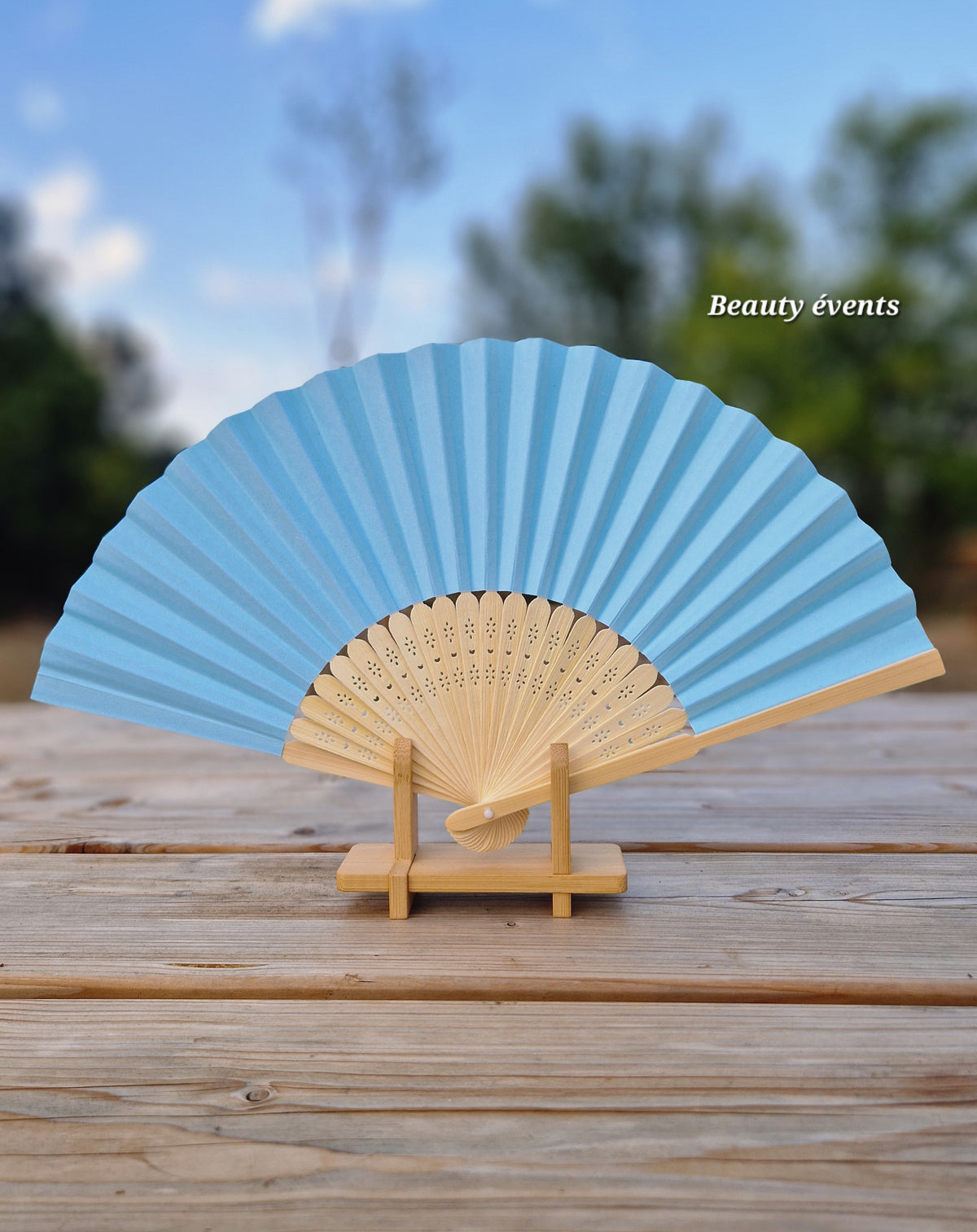 Éventail pliant bois & papier bleu - Beauty Events