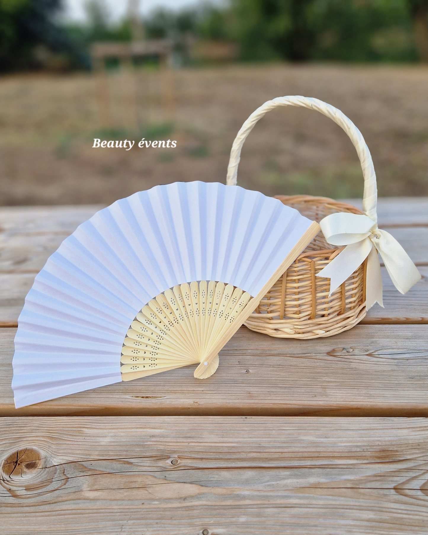 Éventails en bambou et papier blanc - Lots mariage & événements